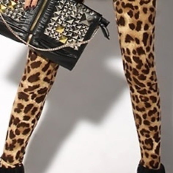 Smokin’ Hot Leopard Leggins Animal Print - Picture 7 of 8